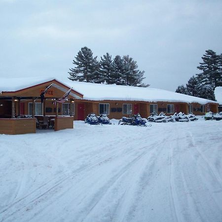 Hiawatha Lodge Inn Игл-Ривер Экстерьер фото