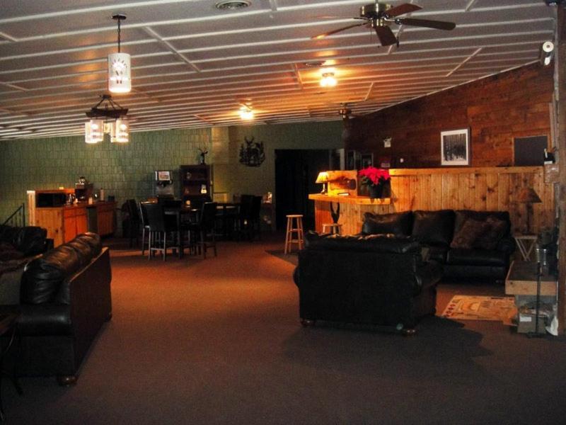 Hiawatha Lodge Inn Игл-Ривер Экстерьер фото