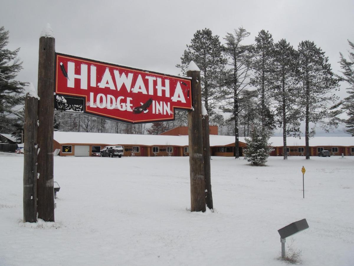 Hiawatha Lodge Inn Игл-Ривер Экстерьер фото